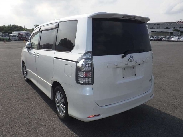 2012 TOYOTA VOXY